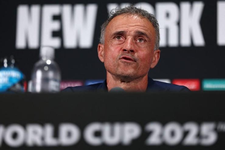 HLV Luis Enrique đối mặt án phạt nặng sau hành vi tấn công Joao Pedro
