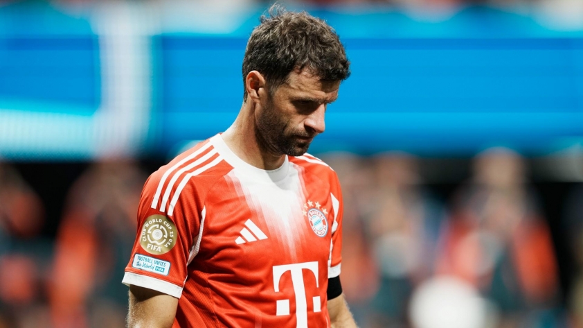 Thomas Müller: Huyền thoại Bayern Munich giã từ sân cỏ trong tiếc nuối