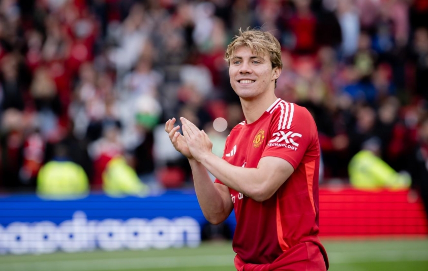 Rasmus Hojlund: Tương lai tại Man United và gánh nặng hàng công Quỷ đỏ