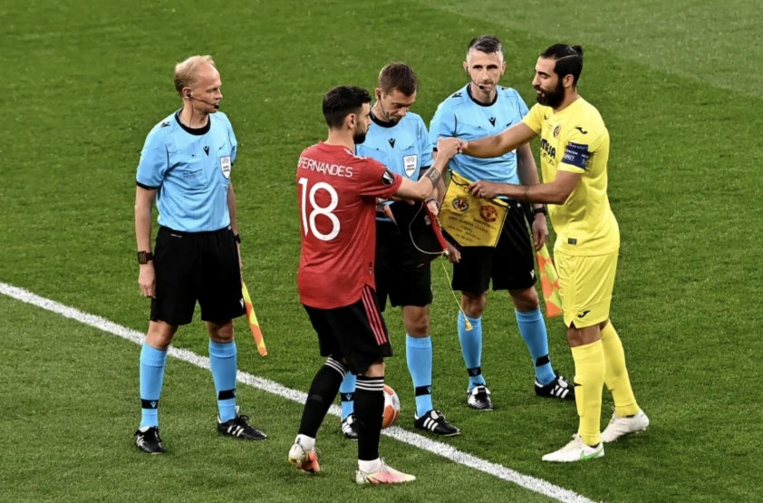Manchester United: Sự chấm dứt của truyền thống trao quà và những ẩn ý về khủng hoảng tài chính