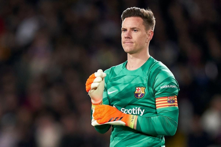 Ter Stegen trước ngã ba đường: Rời Barcelona hay tiếp tục chiến đấu?