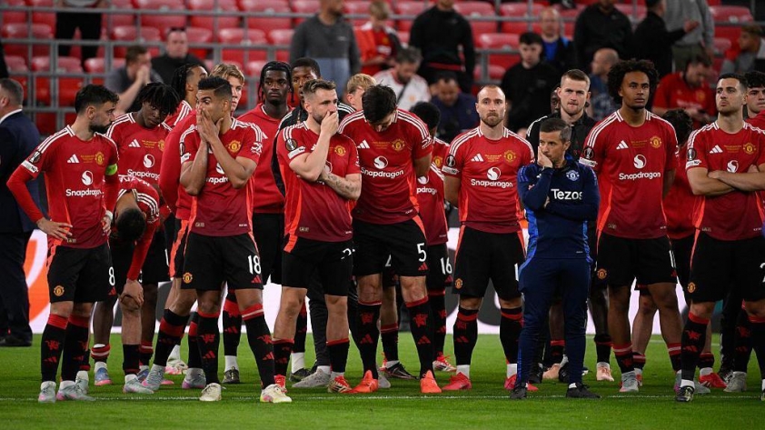 Manchester United: Sự chấm dứt của truyền thống trao quà và những ẩn ý về khủng hoảng tài chính