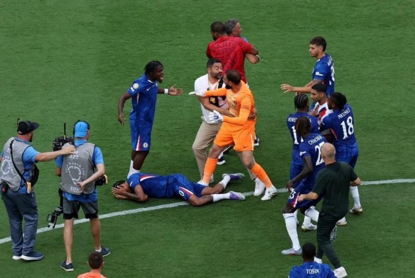 HLV Luis Enrique đối mặt án phạt nặng sau hành vi tấn công Joao Pedro
