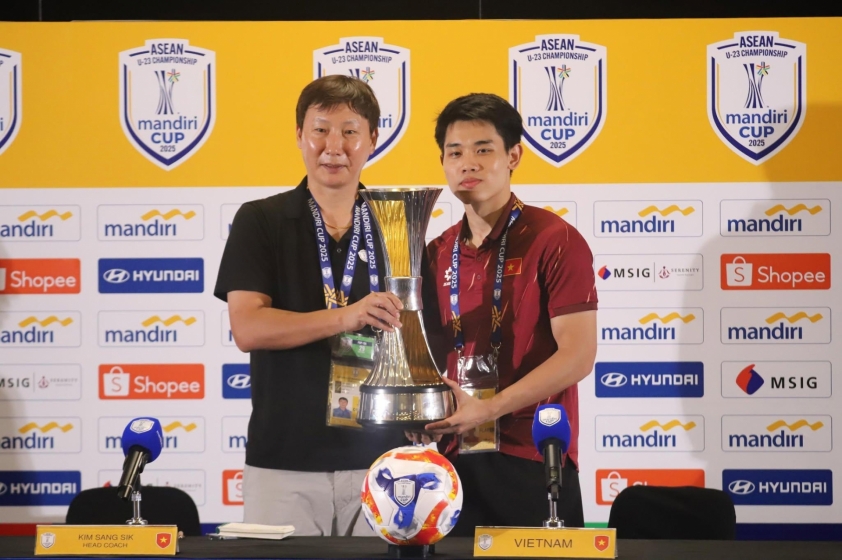 HLV Kim Sang Sik: Vô địch U23 Đông Nam Á và khoảnh khắc dở khóc dở cười