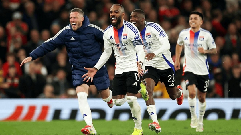Olympique Lyon thoát xuống hạng nhờ 200 triệu Euro, nhưng tương lai vẫn đầy thách thức
