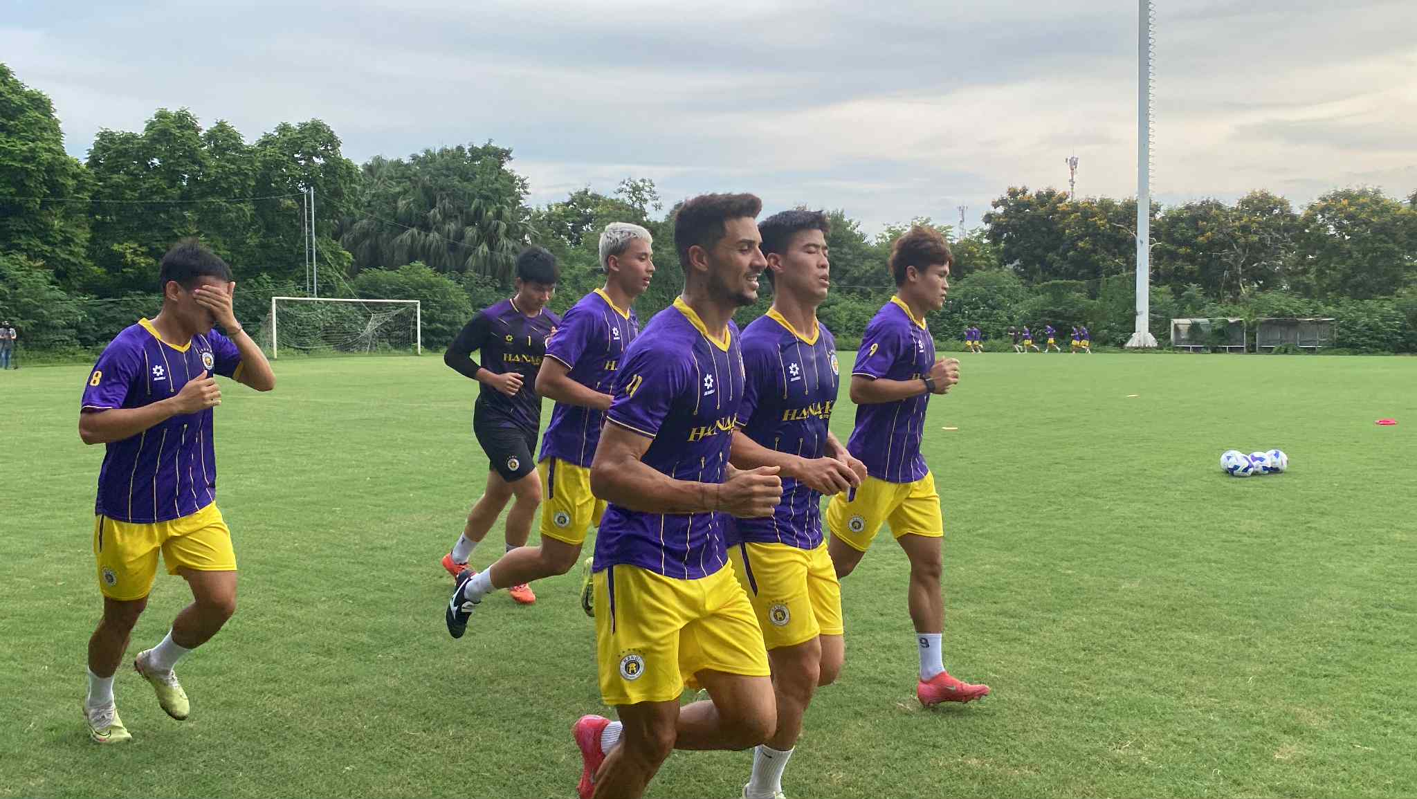 Hendrio: Quá trình nhập tịch, quan điểm về số lượng ngoại binh và tầm nhìn cho Hà Nội FC