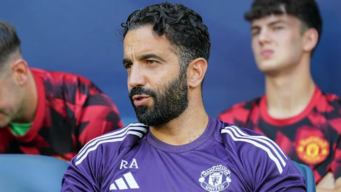 Man Utd sử dụng áo khoác làm mát công nghệ cao tại Mỹ