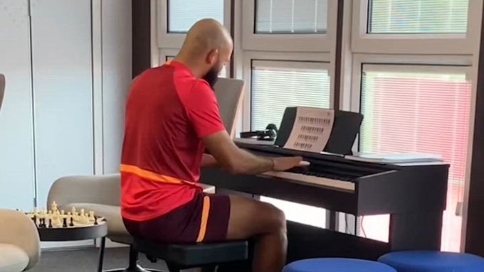 MU chi đậm đón tân binh, Mbeumo - hiện tượng sân cỏ đam mê cờ vua và piano