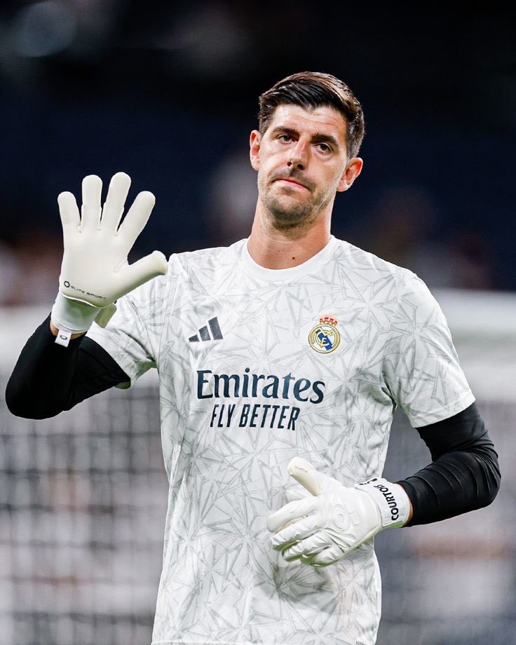 Real Madrid gia hạn hợp đồng với Courtois và kế hoạch chiêu mộ Enzo Fernandez