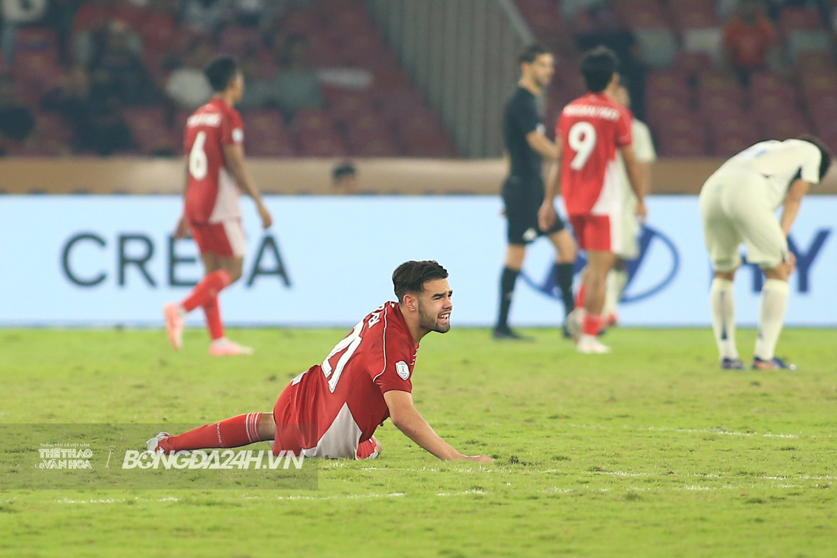 U23 Indonesia vào chung kết nhờ tinh thần thép của Jens Raven