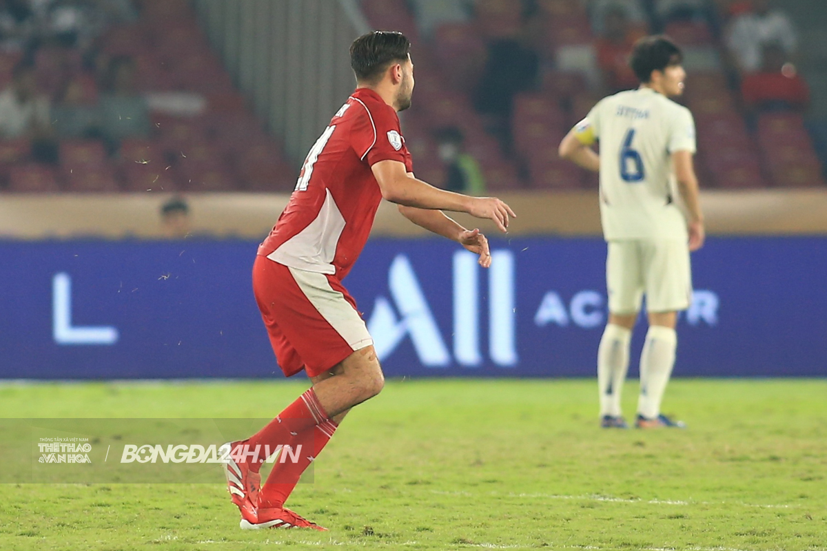U23 Indonesia vào chung kết nhờ tinh thần thép của Jens Raven