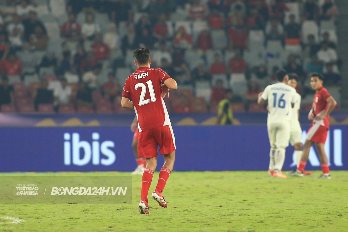 U23 Indonesia vào chung kết nhờ tinh thần thép của Jens Raven
