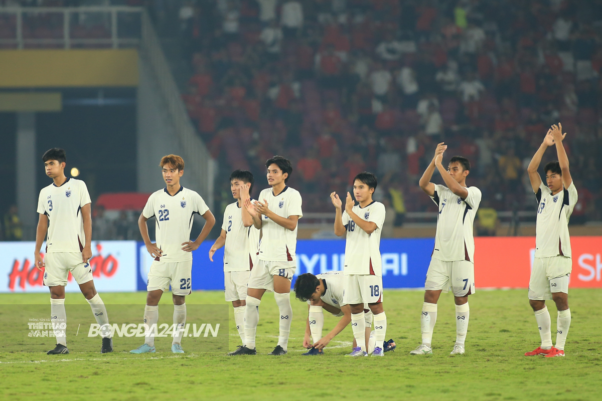U23 Indonesia vào chung kết nhờ tinh thần thép của Jens Raven