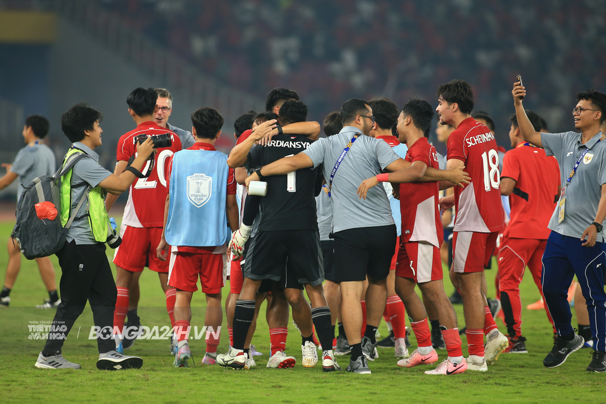 U23 Indonesia vào chung kết nhờ tinh thần thép của Jens Raven
