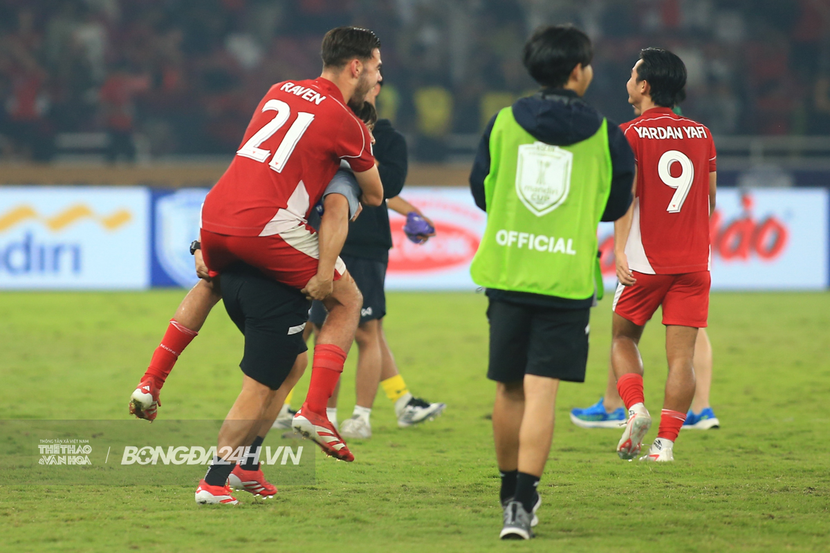 U23 Indonesia vào chung kết nhờ tinh thần thép của Jens Raven