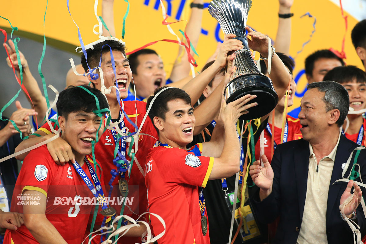 U23 Việt Nam Về Nước Sau Chiến Thắng Huy Hoàng: Mục Tiêu Mới Đang Chờ Đợi
