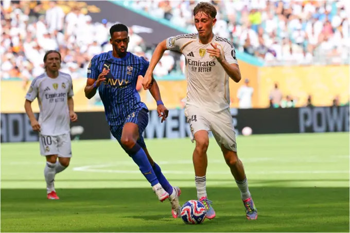 Dean Huijsen: Tân binh Real Madrid - Trung vệ với trái tim tiền vệ