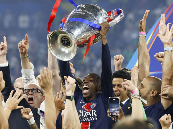 Áp lực từ đồng đội và bài toán phân tán phiếu bầu: Ousmane Dembélé liệu có vượt qua được thử thách Quả bóng vàng?