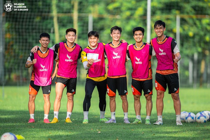 Mùa giải mới cận kề: Các đội bóng V.League tất bật chuẩn bị thể lực và chiến thuật