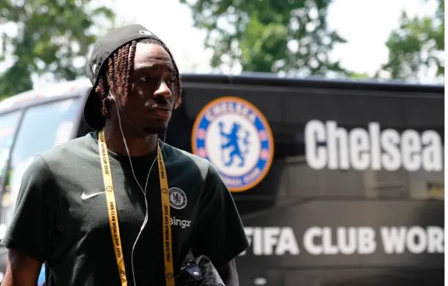 Noni Madueke chính thức chia tay Chelsea: Hành trình mới tại Arsenal?