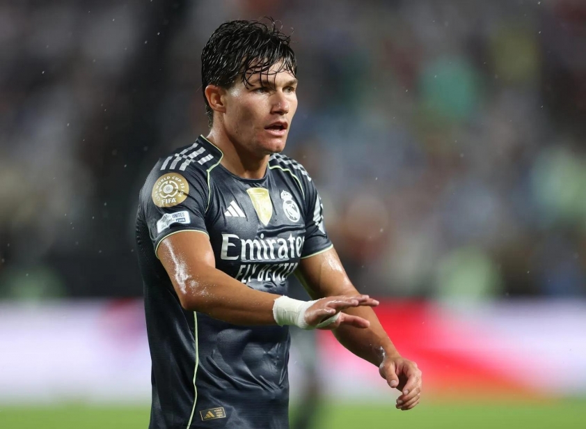 Fran Garcia: Từ chối AC Milan, khẳng định quyết tâm ở lại Real Madrid