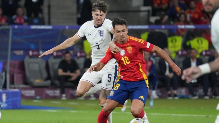 Từ vận động viên lướt sóng tiềm năng đến tiền vệ trụ của Arsenal: câu chuyện của Martin Zubimendi