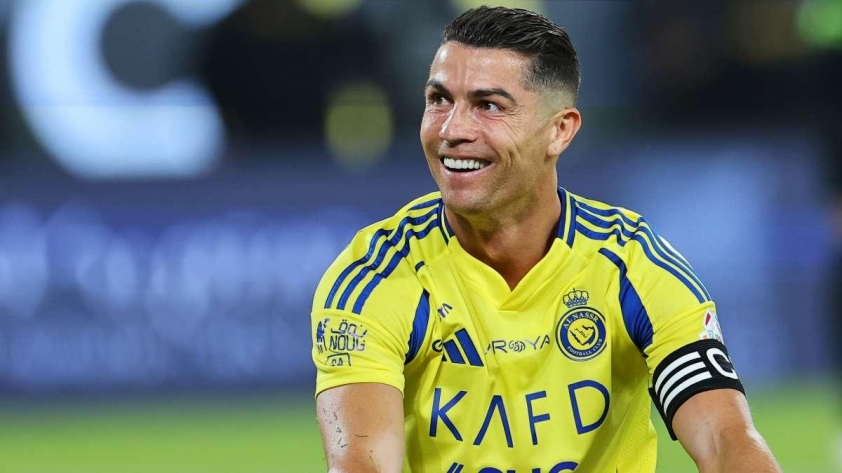 Ronaldo lập cú ăn ba danh hiệu cá nhân tại Saudi Pro League 2025-2026