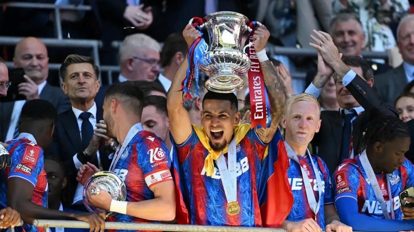 Crystal Palace bị loại khỏi Europa League 2025/26 vì vi phạm quy định sở hữu đa CLB