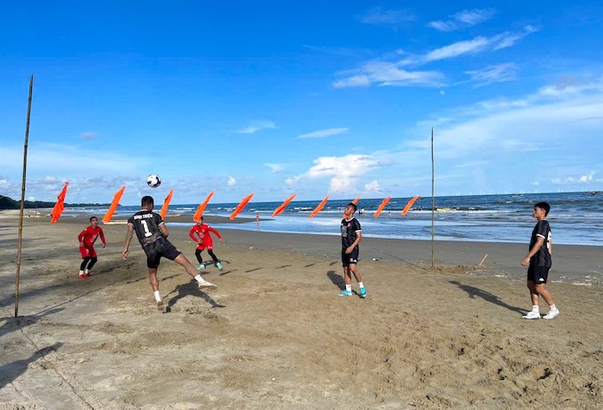 Mùa giải mới cận kề: Các đội bóng V.League tất bật chuẩn bị thể lực và chiến thuật