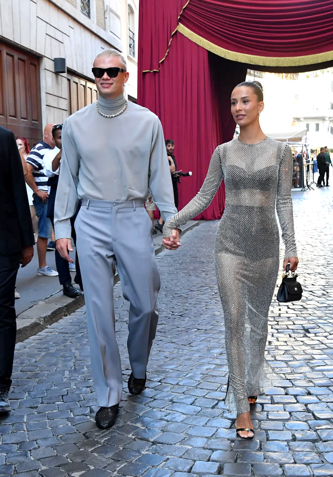 Erling Haaland và Isabel Johansen: Cặp đôi quyền lực tại show Haute Couture ở Rome
