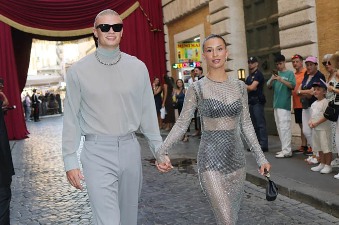 Erling Haaland và Isabel Johansen: Cặp đôi quyền lực tại show Haute Couture ở Rome
