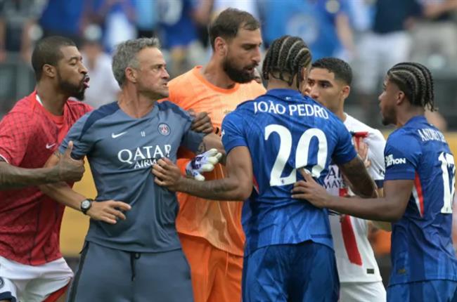 Luis Enrique đối mặt án phạt nặng sau hành động thô bạo với Joao Pedro