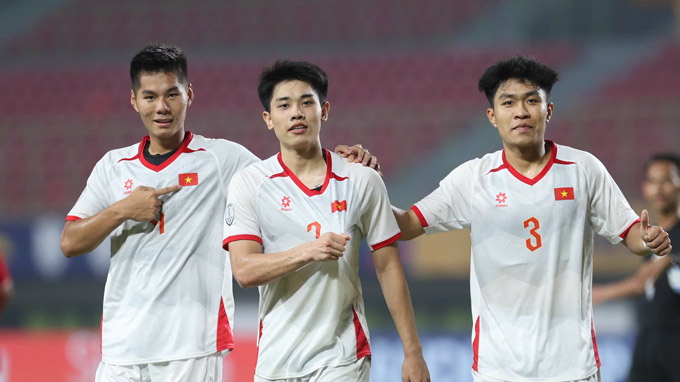 U23 Việt Nam thắng lợi thuyết phục trước U23 Lào nhờ lối chơi kiểm soát bóng và sự tỏa sáng của hàng thủ