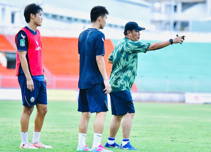 HLV Trần Minh Chiến chia tay CLB Bình Định sau khi đội xuống hạng Nhất