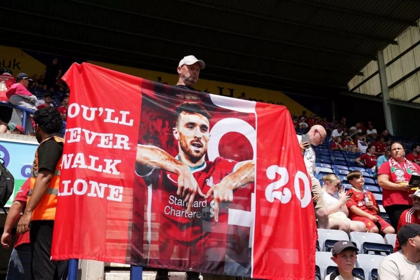 Liverpool tưởng nhớ Diogo Jota: Trận đấu đầy xúc động tại Deepdale