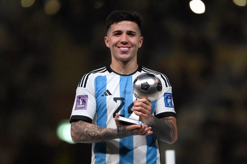 Enzo Fernandez: Huyền thoại bóng đá với cú đúp vô địch World Cup và Club World Cup