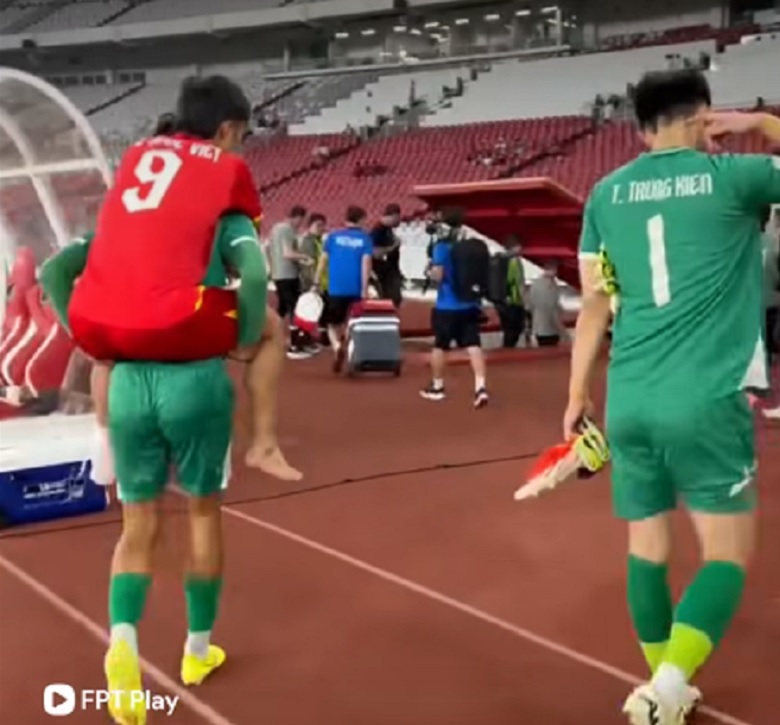 U23 Việt Nam vào chung kết nhưng Quốc Việt dính chấn thương đáng lo ngại