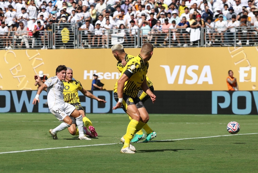 Fran Garcia: Từ chối AC Milan, khẳng định quyết tâm ở lại Real Madrid