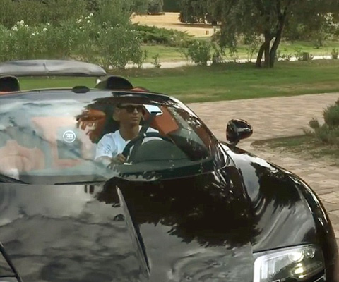 Cristiano Ronaldo: Kỳ nghỉ xa hoa và siêu xe Bugatti Veyron bạc tỷ