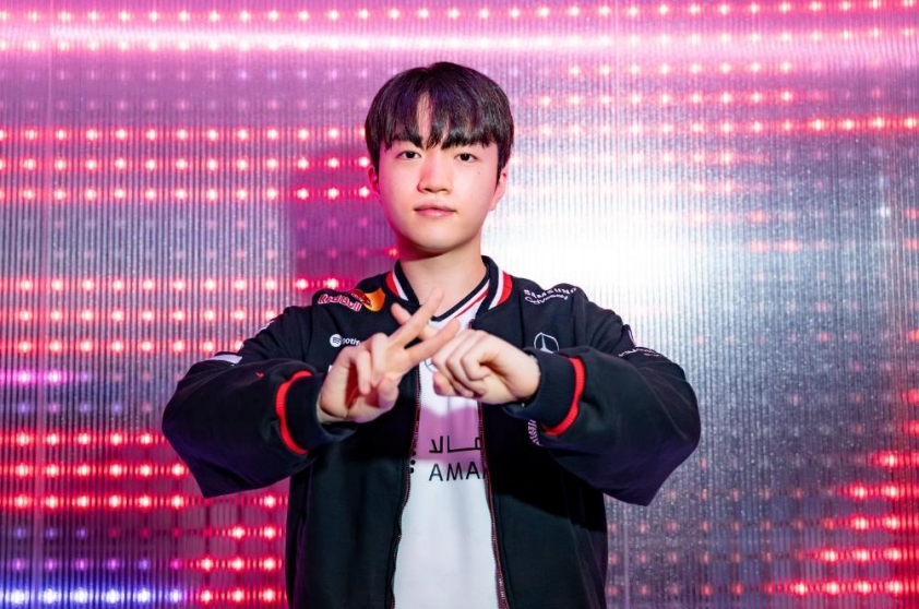 T1 xuất sắc đánh bại KT Rolster nhưng HLV kkOma vẫn lo ngại về thể trạng cầu thủ