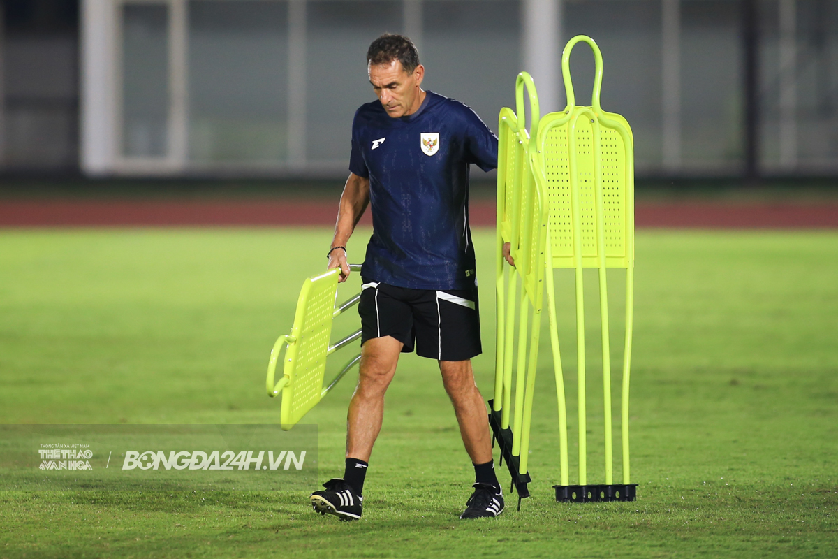 HLV Vanenburg sẽ không dẫn dắt U23 Indonesia tại SEA Games 33
