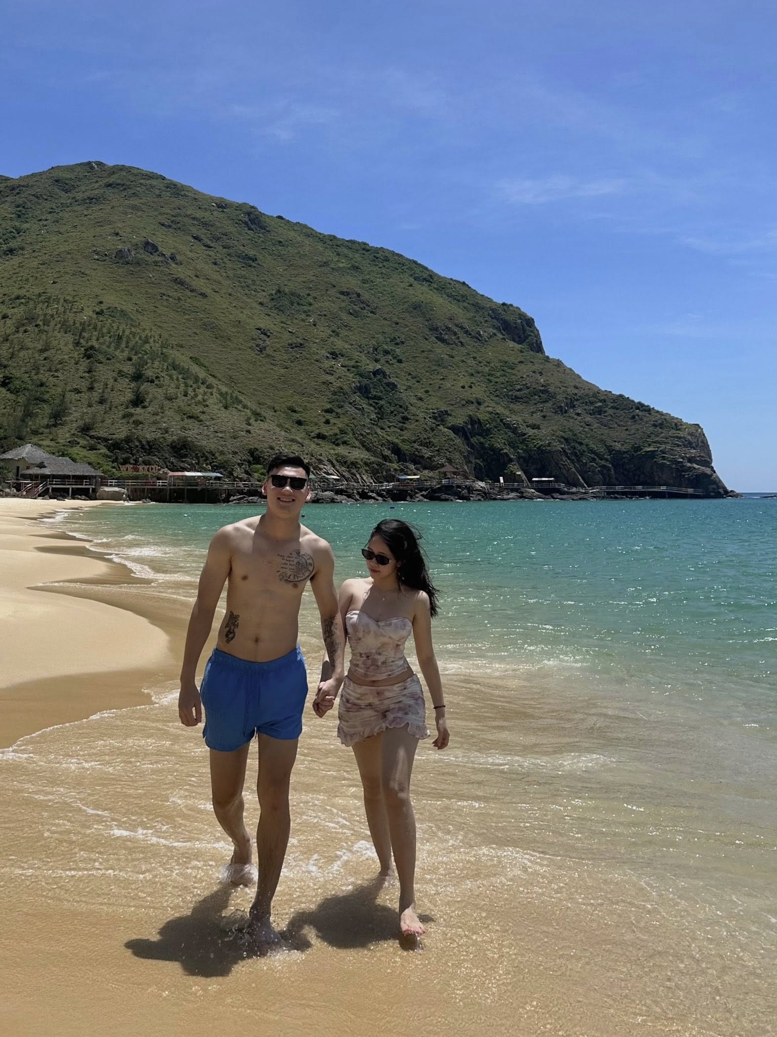 Thủ môn Trịnh Xuân Hoàng cầu hôn thành công bạn gái xinh đẹp Ngọc Ánh