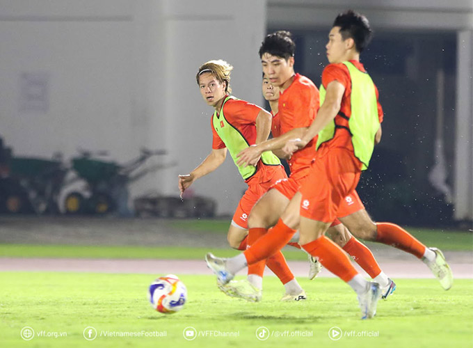Dự đoán đội hình U23 Việt Nam đối đầu U23 Lào: Trung Kiên trấn giữ khung thành, bộ đôi Văn Khang - Phi Hoàng tỏa sáng