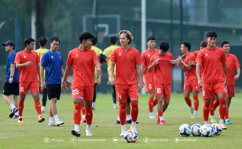 U23 Việt Nam quyết tâm bảo vệ ngôi vương trước U23 Indonesia: Victor Lê nỗ lực học tiếng Việt