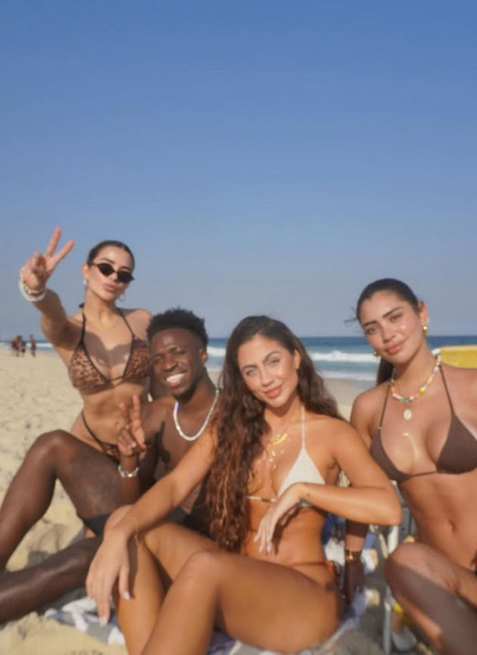 Ngôi sao Vinicius Jr. tận hưởng kỳ nghỉ xa hoa bên dàn người đẹp, giữa lúc tương lai tại Real Madrid vẫn chưa rõ ràng