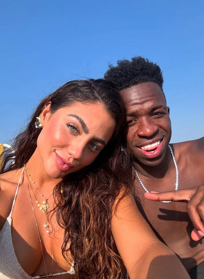 Ngôi sao Vinicius Jr. tận hưởng kỳ nghỉ xa hoa bên dàn người đẹp, giữa lúc tương lai tại Real Madrid vẫn chưa rõ ràng