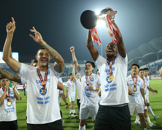 V.League 2025/26: Điều chỉnh số lượng ngoại binh - Cân bằng giữa phát triển bóng đá nội và cạnh tranh quốc tế