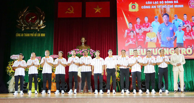 Ban huấn luyện CA TP.HCM trong buổi lễ ra mắt
