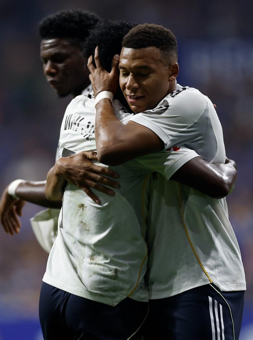 Vinicius Junior và Kylian Mbappé