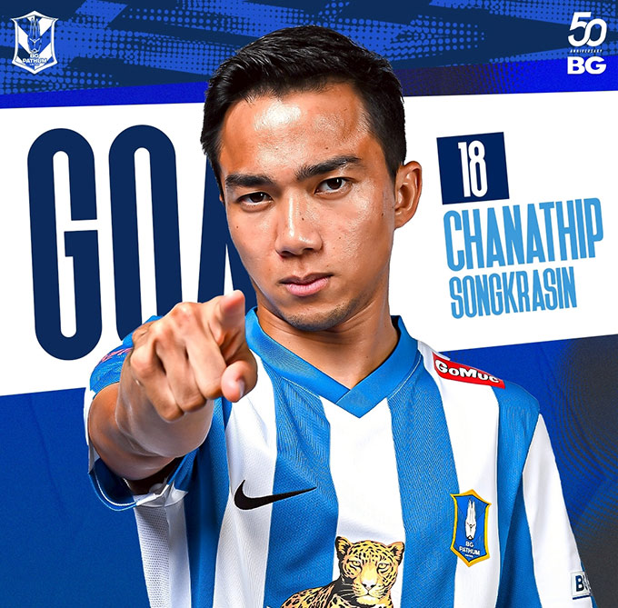 Chanathip sút bóng